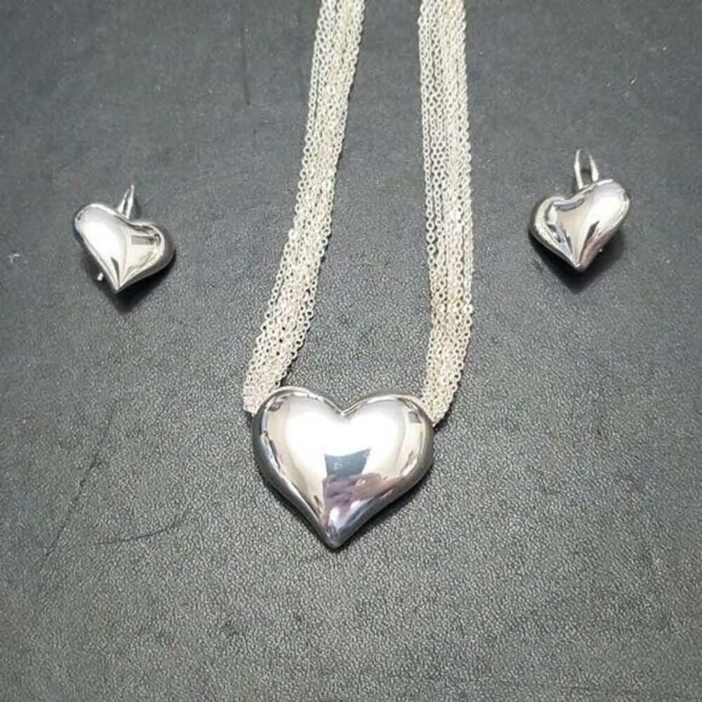 Avon silver tone heart necklace & earring set 16-19"